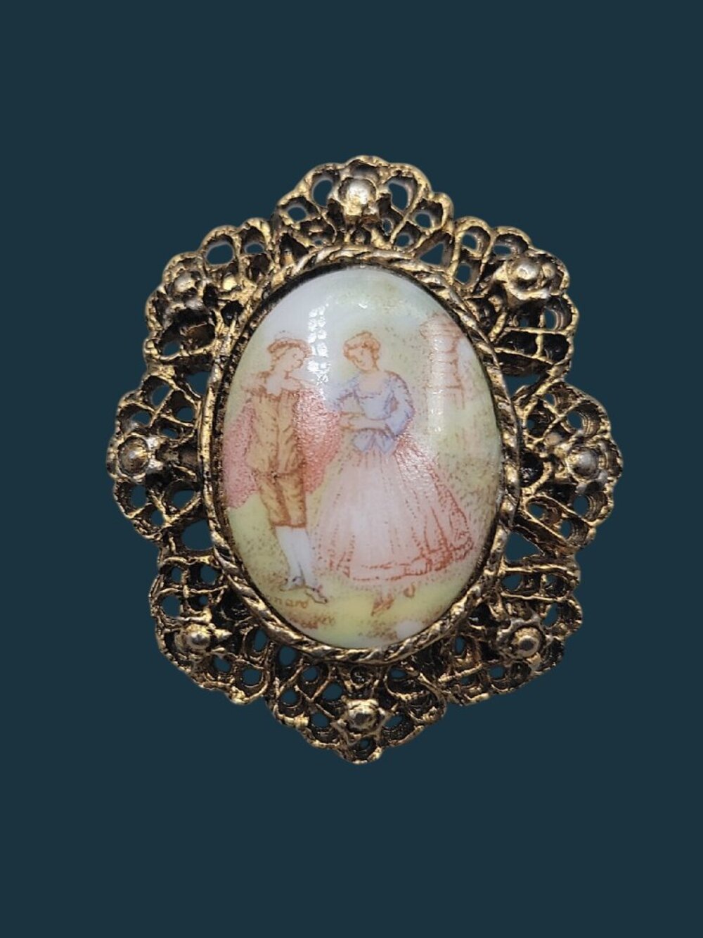 VTG Fragonard Courting Couple Porcelain Cameo Brooch Ornate Gold-Tone Filigree